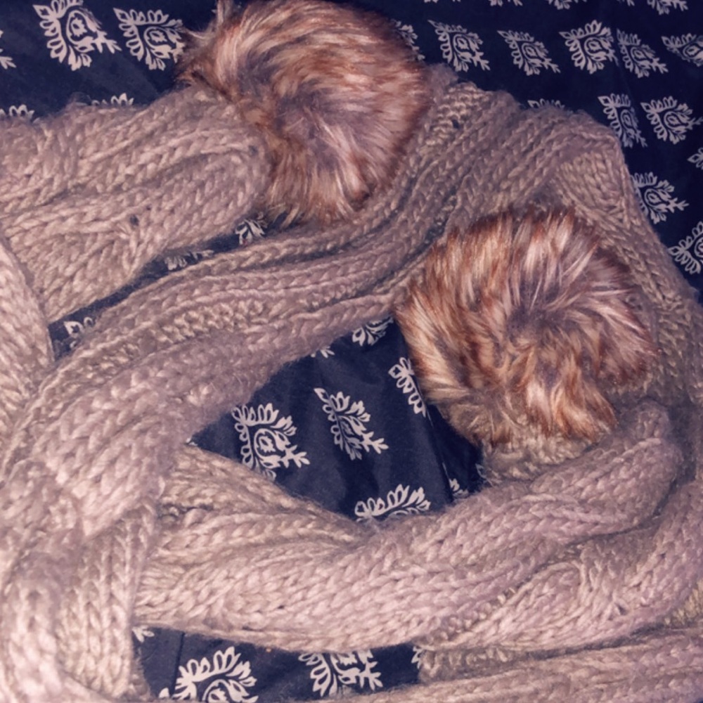 Scarf - Picture 2 of 8